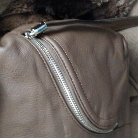 B Makowsky convertible back pack/shoulder/cross body bag. Never used NWOT - Picture 5 of 9